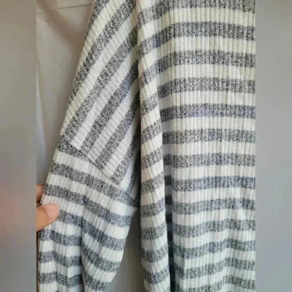 Lucky Brand Women Sweater Large White Gray Striped Lightweight Tunic Oversized - Picture 3 of 5